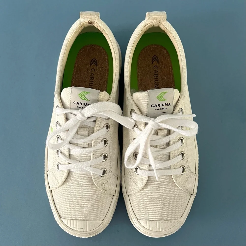 Cariuma‎ OCA Low Off-White Canvas Lace Up Sneakers